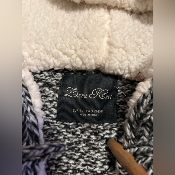 Zara Knit comfy sweater grey and white button up size small - Picture 3 of 6